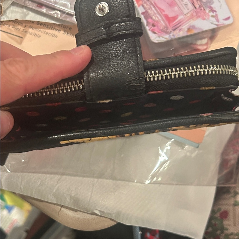 Multicolor Leaf Pattern Wristlet - image 3